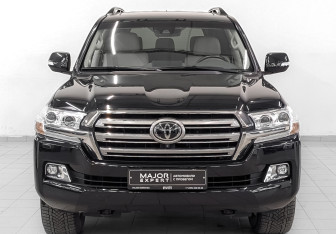 Подержанный автомобиль Toyota Land Cruiser Suv 2016 года (2 фото)