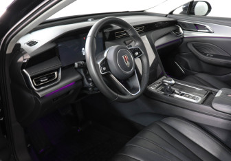 Подержанный автомобиль Hongqi H5 2024 года (9 фото)