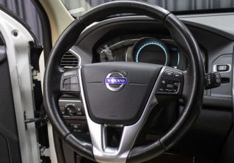 Подержанный автомобиль Volvo XC60 2013 года (17 фото)