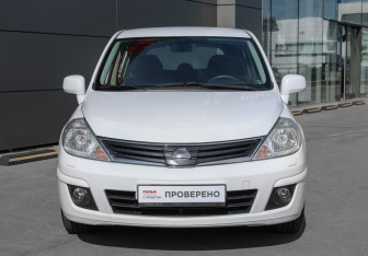 Подержанный автомобиль Nissan Tiida Hatchback 2012 года (2 фото)