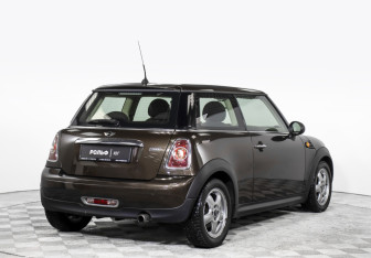Подержанный автомобиль MINI Hatch 2011 года (5 фото)