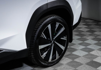 Подержанный автомобиль Geely Atlas 2024 года (15 фото)