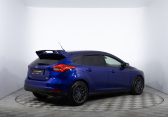 Подержанный автомобиль Ford Focus Hatchback 2016 года (5 фото)