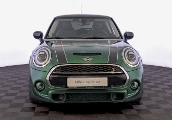 Подержанный автомобиль MINI Hatch 2019 года (2 фото)