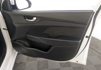 Подержанный автомобиль Hyundai Solaris Sedan 2021 года (24 фото)