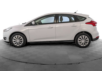 Подержанный автомобиль Ford Focus Hatchback 2018 года (8 фото)