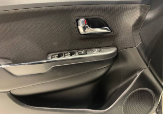 Подержанный автомобиль Kia Rio Sedan 2013 года (14 фото)