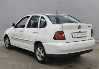 Подержанный автомобиль Volkswagen Polo Sedan 1998 года (7 фото)