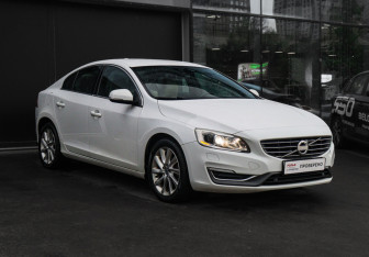 Подержанный автомобиль Volvo S60 2014 года (3 фото)