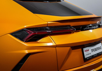 Подержанный автомобиль Lamborghini Urus 2021 года (16 фото)