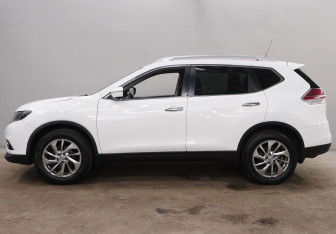 Подержанный автомобиль Nissan X-Trail 2016 года (8 фото)