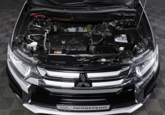 Подержанный автомобиль Mitsubishi Outlander 2015 года (9 фото)