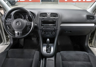 Подержанный автомобиль Volkswagen Golf Hatchback 2012 года (13 фото)