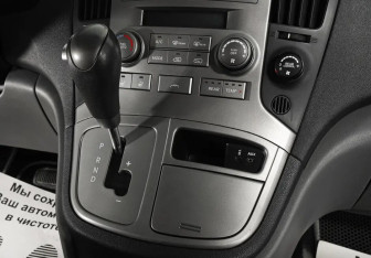 Подержанный автомобиль Hyundai Grand Starex 2008 года (10 фото)