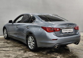 Подержанный автомобиль Infiniti Q50 2014 года (7 фото)