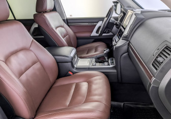 Подержанный автомобиль Toyota Land Cruiser Suv 2016 года (25 фото)