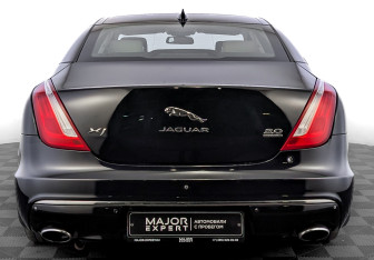 Подержанный автомобиль Jaguar XJ 2017 года (6 фото)