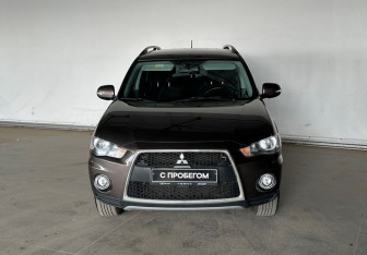 Подержанный автомобиль Mitsubishi Outlander 2011 года (2 фото)