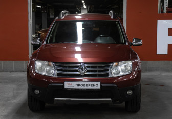 Подержанный автомобиль Renault Duster 2012 года (2 фото)
