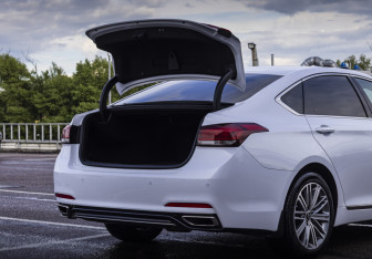 Подержанный автомобиль Genesis G80 2018 года (22 фото)
