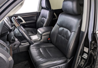 Подержанный автомобиль Toyota Land Cruiser Suv 2017 года (20 фото)