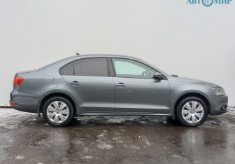 Подержанный автомобиль Volkswagen Jetta Sedan 2012 года (4 фото)