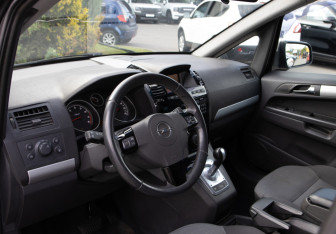 Подержанный автомобиль Opel Zafira Compactvan 2011 года (10 фото)