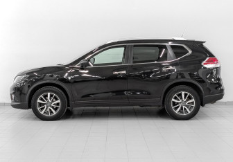Подержанный автомобиль Nissan X-Trail 2015 года (8 фото)