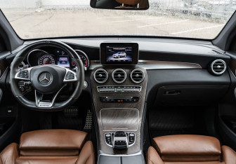 Подержанный автомобиль Mercedes-Benz GLC AMG 2016 года (13 фото)