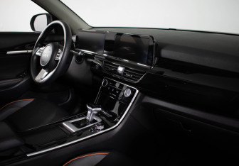 Подержанный автомобиль Kia Seltos 2024 года (11 фото)