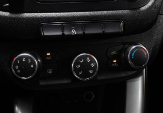 Подержанный автомобиль Kia Ceed Hatchback 2013 года (17 фото)