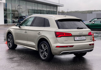 Подержанный автомобиль Audi Q5 2018 года (7 фото)
