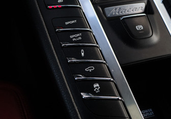 Подержанный автомобиль Porsche Macan 2015 года (23 фото)