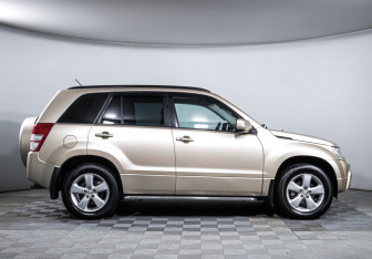 Подержанный автомобиль Suzuki Grand Vitara 2010 года (4 фото)
