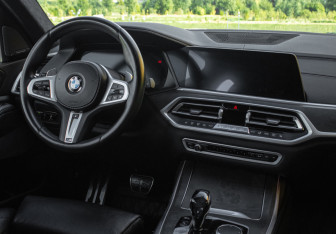 Подержанный автомобиль BMW X7 2020 года (10 фото)