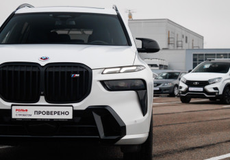 Подержанный автомобиль BMW X7 2023 года (46 фото)