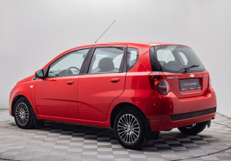 Подержанный автомобиль Chevrolet Aveo Sedan 2010 года (3 фото)