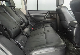 Подержанный автомобиль Mitsubishi Pajero 2013 года (10 фото)