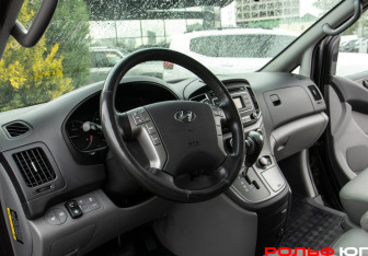 Подержанный автомобиль Hyundai Grand Starex 2017 года (15 фото)