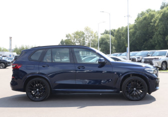 Подержанный автомобиль BMW X5 2022 года (4 фото)