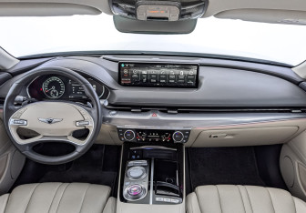 Подержанный автомобиль Genesis G80 2021 года (14 фото)