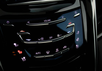 Подержанный автомобиль Cadillac Escalade Suv 2016 года (25 фото)