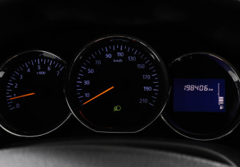 Подержанный автомобиль Renault Logan Sedan 2017 года (11 фото)