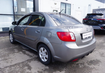Подержанный автомобиль Kia Rio Sedan 2009 года (7 фото)