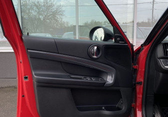 Подержанный автомобиль MINI Countryman 2019 года (18 фото)