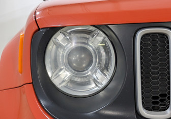 Подержанный автомобиль Jeep Renegade 2016 года (11 фото)