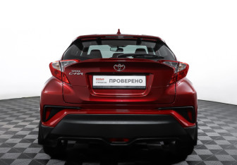 Подержанный автомобиль Toyota C-HR 2018 года (6 фото)