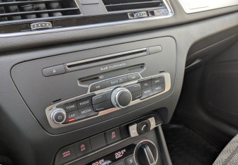 Подержанный автомобиль Audi Q3 2016 года (27 фото)