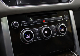 Подержанный автомобиль Land Rover Range Rover 2016 года (18 фото)