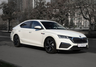 Подержанный автомобиль Skoda Octavia Liftback 2024 года (9 фото)